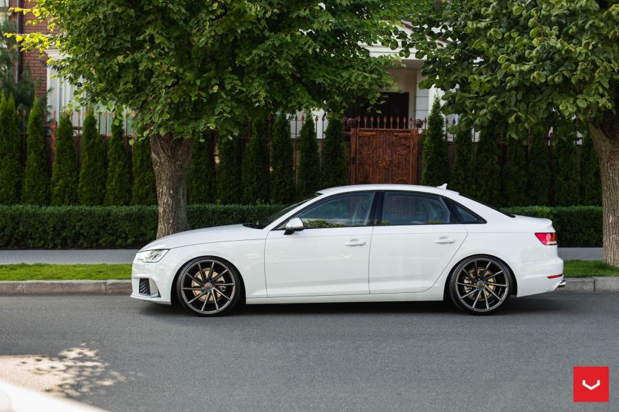  Audi A4 Sedan Quattro on Vossen Wheels (CVT) 2017 года  (фото 17 из 18)